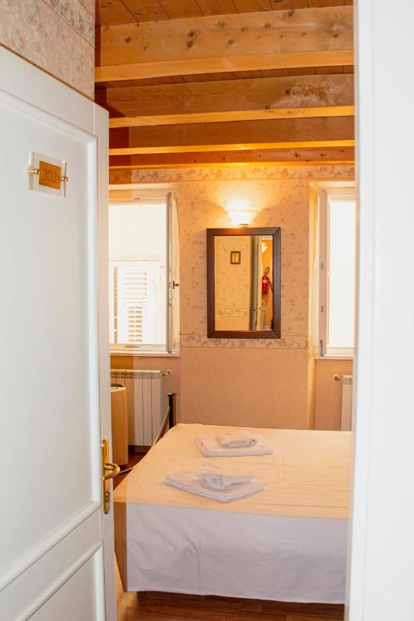 Capitelli Hotel *